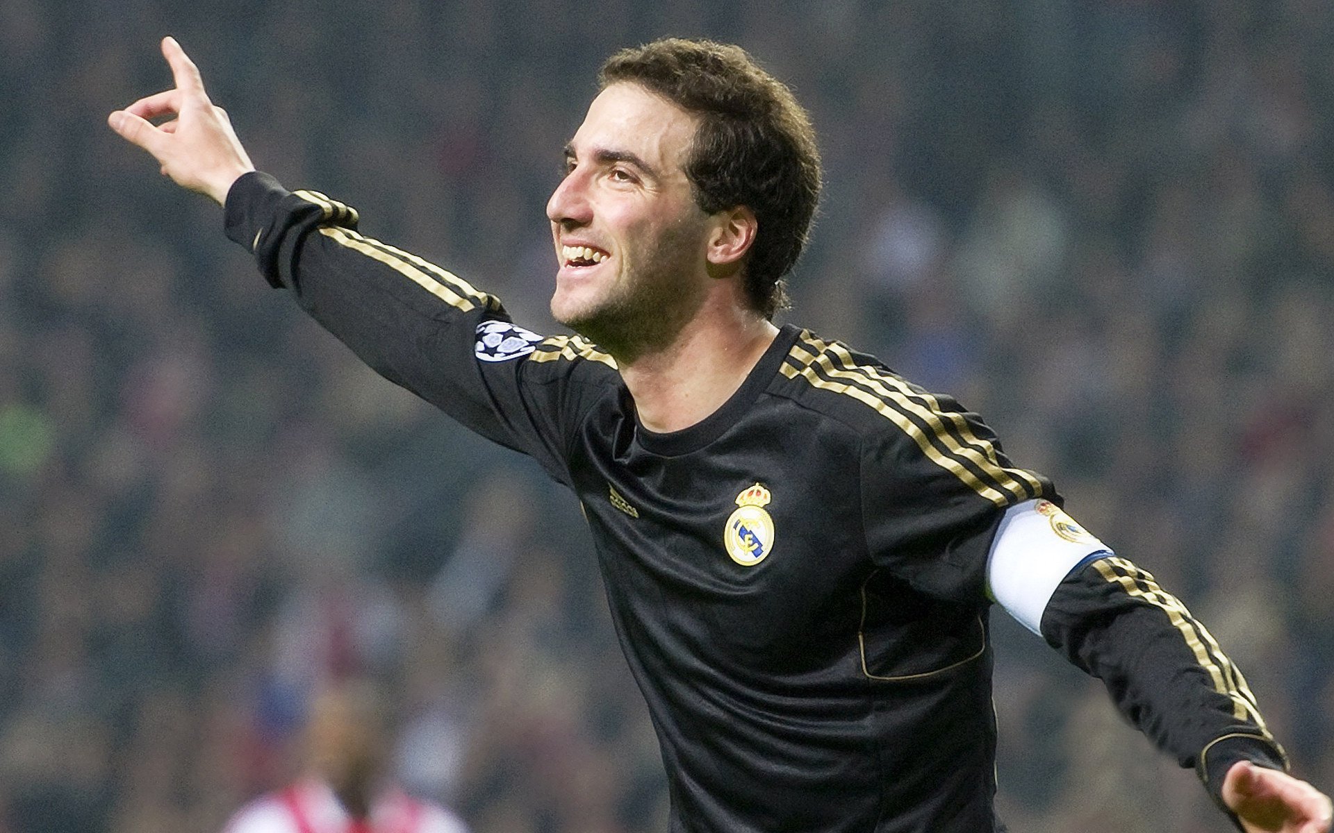 英超球员赛后肌肉恢复曲线与训练调整匹配度，英超球队一天训练多久